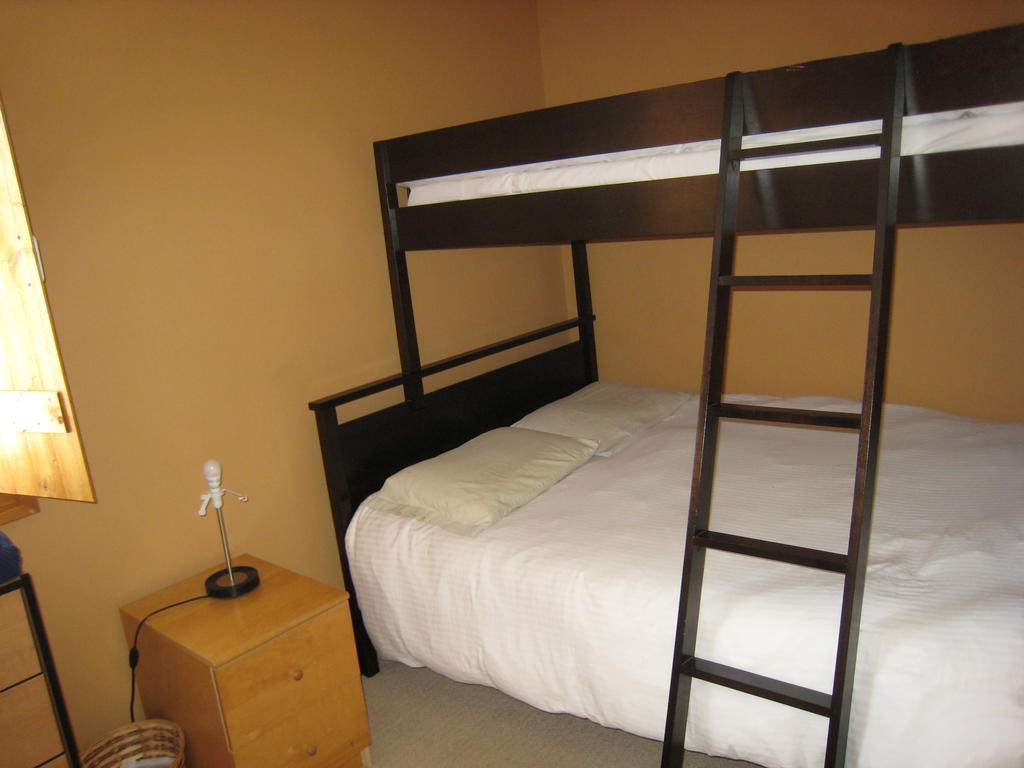 Poppi'S Guesthouse Revelstoke Værelse billede