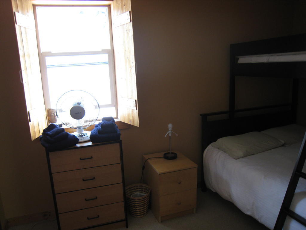 Poppi'S Guesthouse Revelstoke Værelse billede
