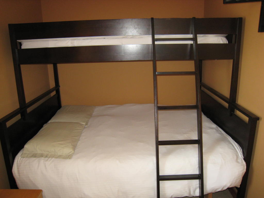 Poppi'S Guesthouse Revelstoke Værelse billede
